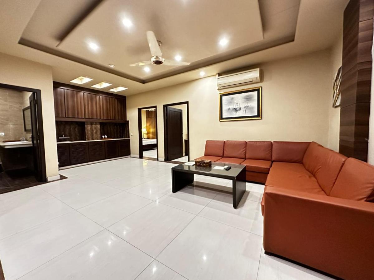 Grand Regent Hotel And Suites ไฟซาลาบัด ภายนอก รูปภาพ