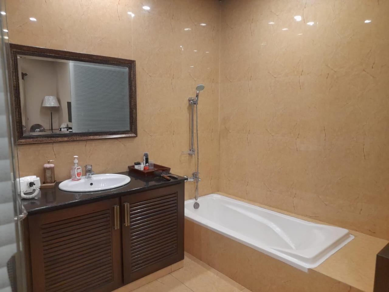 Grand Regent Hotel And Suites ไฟซาลาบัด ภายนอก รูปภาพ
