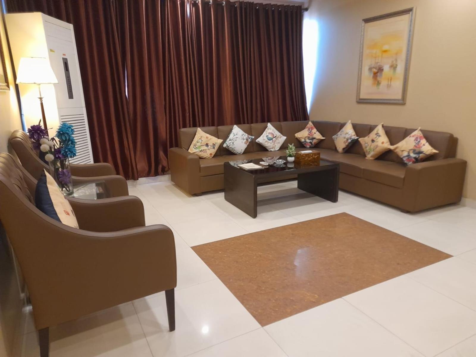Grand Regent Hotel And Suites ไฟซาลาบัด ภายนอก รูปภาพ