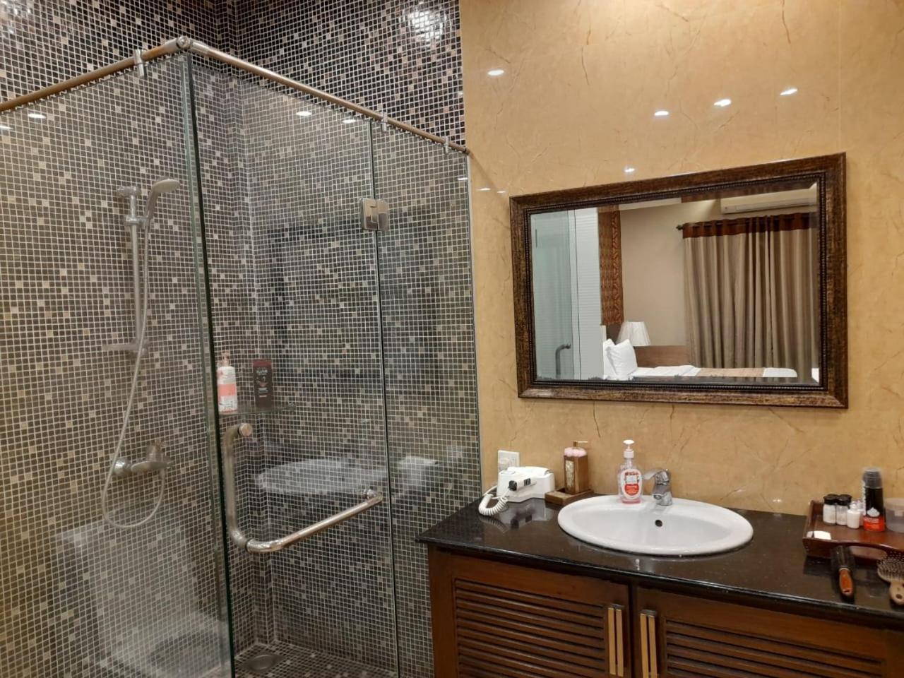 Grand Regent Hotel And Suites ไฟซาลาบัด ภายนอก รูปภาพ