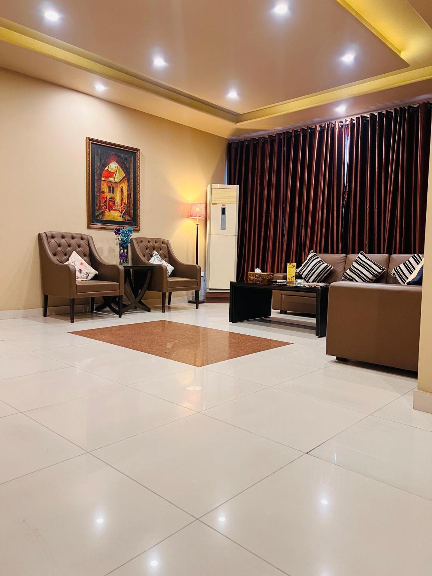 Grand Regent Hotel And Suites ไฟซาลาบัด ภายนอก รูปภาพ