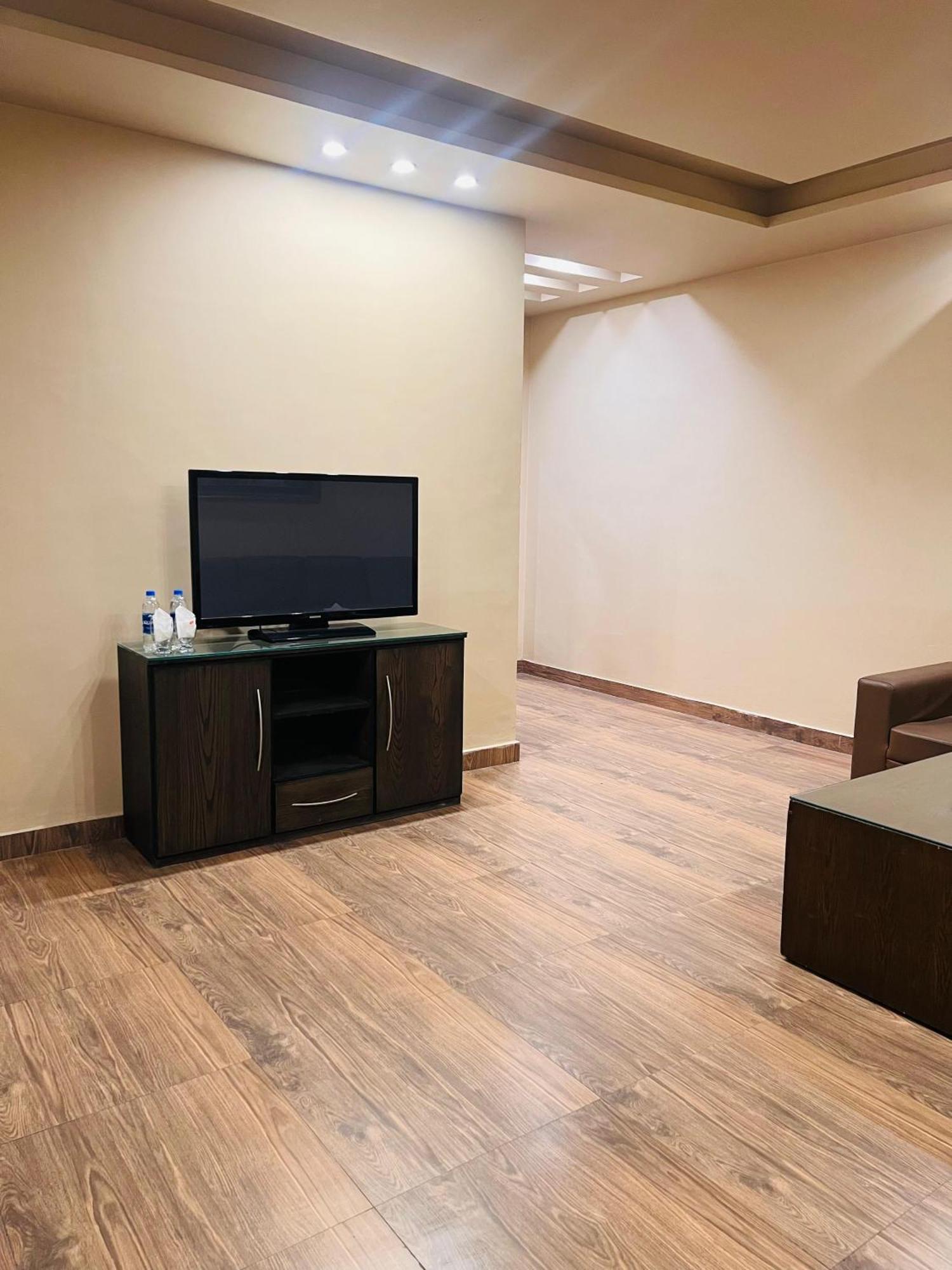 Grand Regent Hotel And Suites ไฟซาลาบัด ภายนอก รูปภาพ