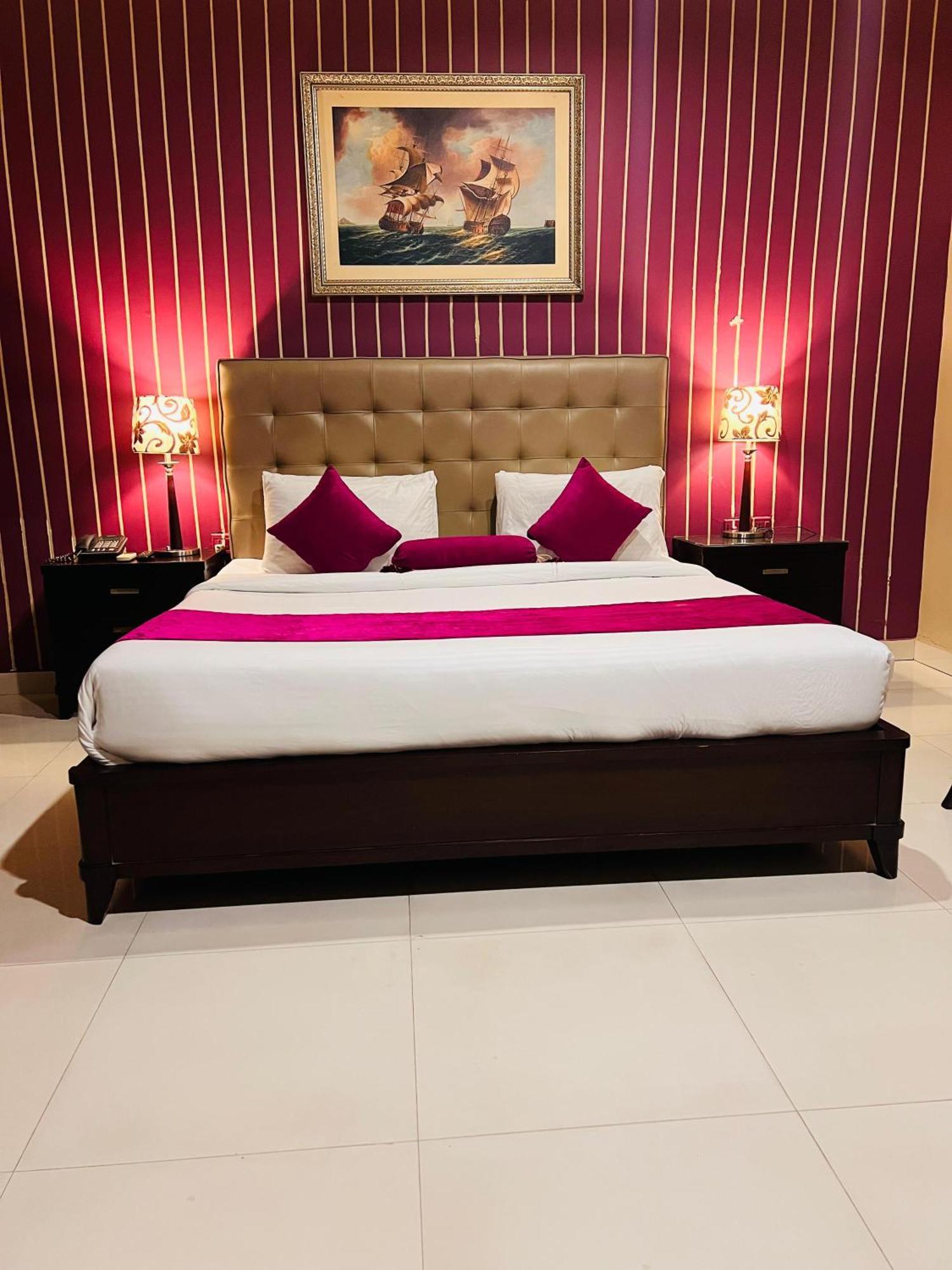 Grand Regent Hotel And Suites ไฟซาลาบัด ภายนอก รูปภาพ