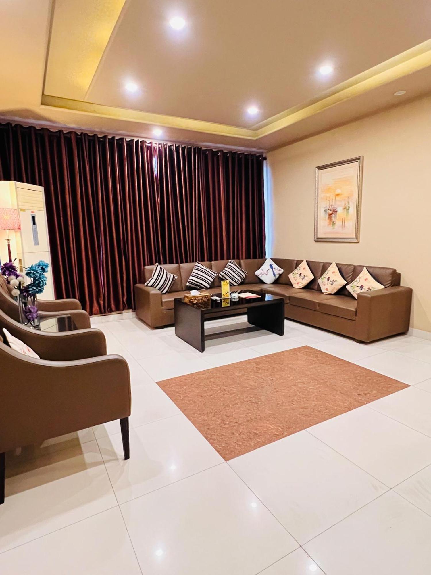Grand Regent Hotel And Suites ไฟซาลาบัด ภายนอก รูปภาพ