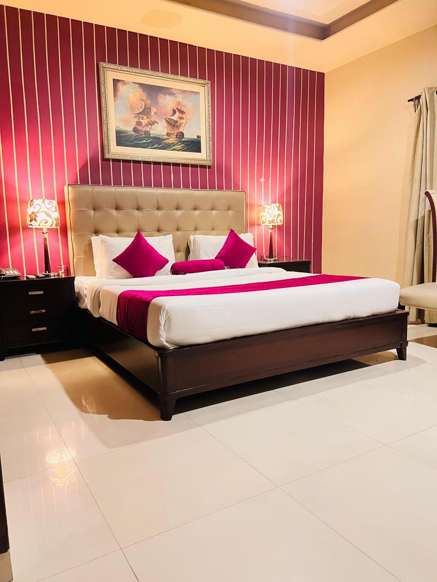 Grand Regent Hotel And Suites ไฟซาลาบัด ภายนอก รูปภาพ